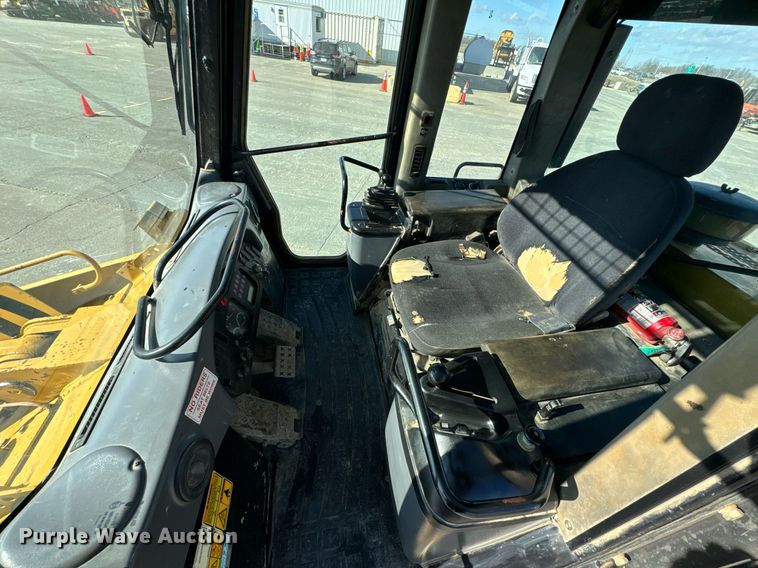 image for item NM9287 2005 Caterpillar 953C track loader