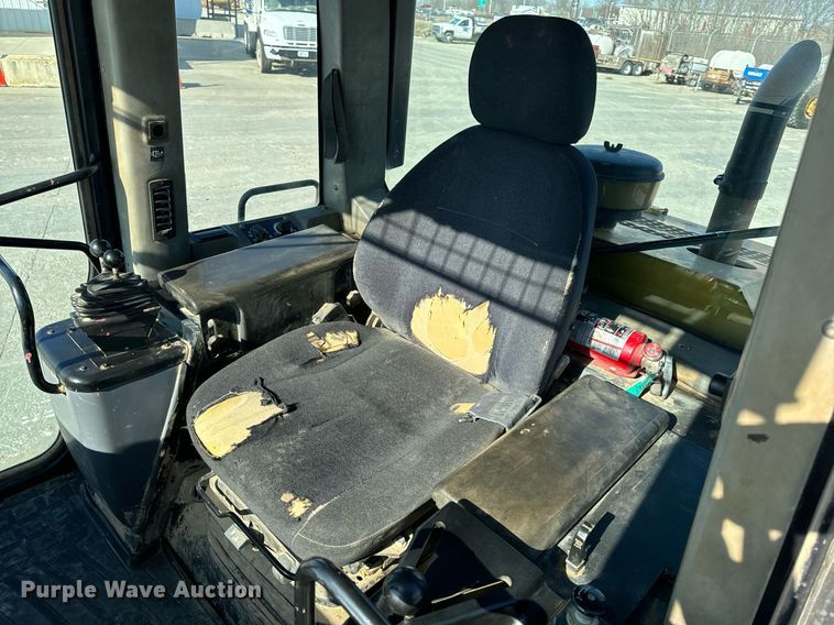 image for item NM9287 2005 Caterpillar 953C track loader