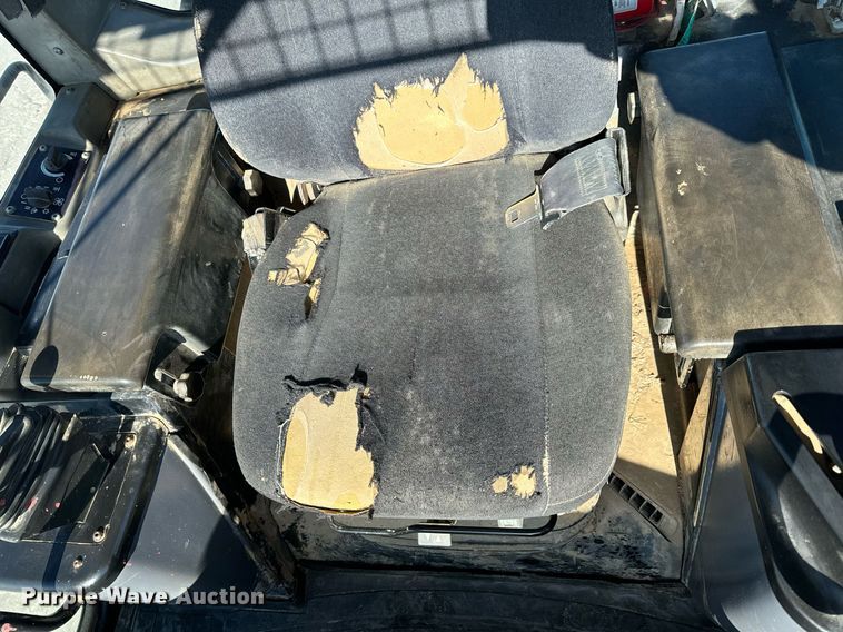 image for item NM9287 2005 Caterpillar 953C track loader