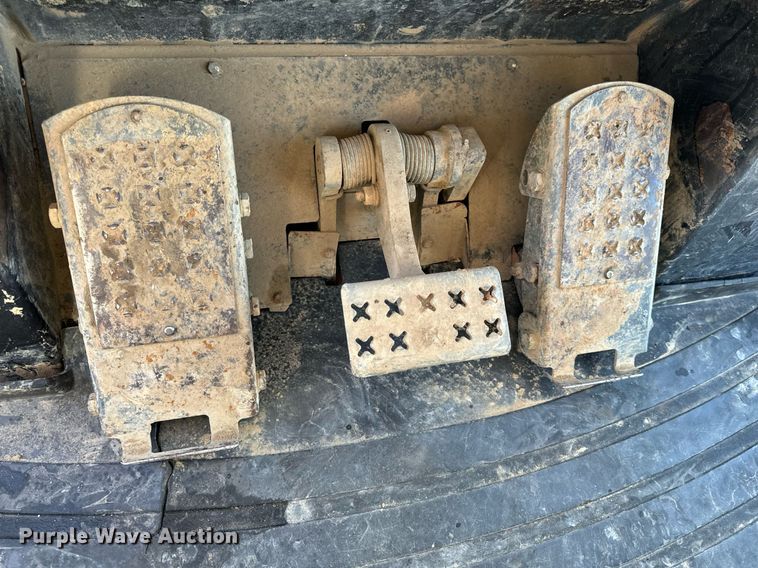 image for item NM9287 2005 Caterpillar 953C track loader