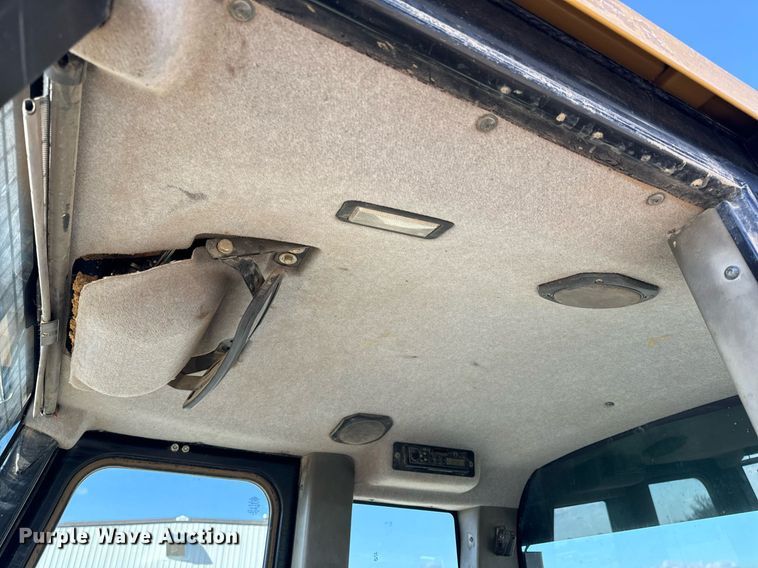 image for item NM9287 2005 Caterpillar 953C track loader