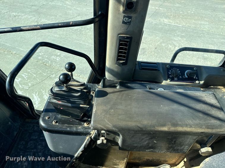 image for item NM9287 2005 Caterpillar 953C track loader