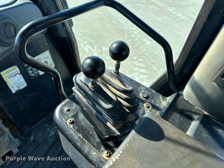 image for item NM9287 2005 Caterpillar 953C track loader