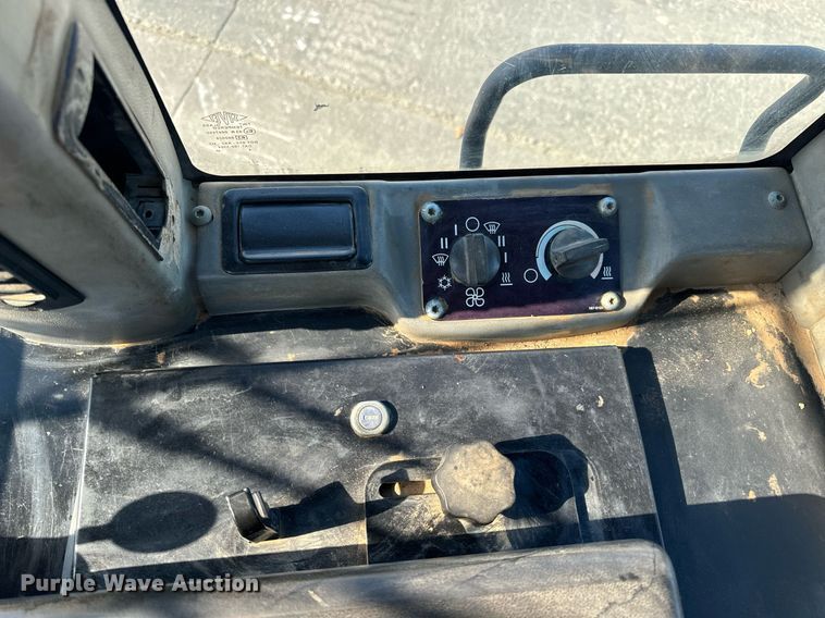 image for item NM9287 2005 Caterpillar 953C track loader