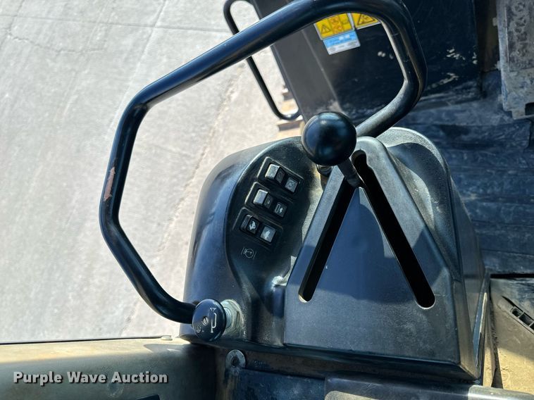 image for item NM9287 2005 Caterpillar 953C track loader