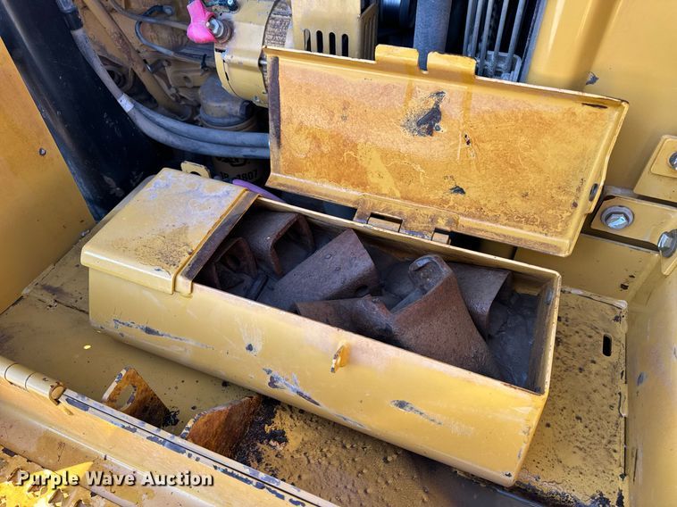 image for item NM9287 2005 Caterpillar 953C track loader