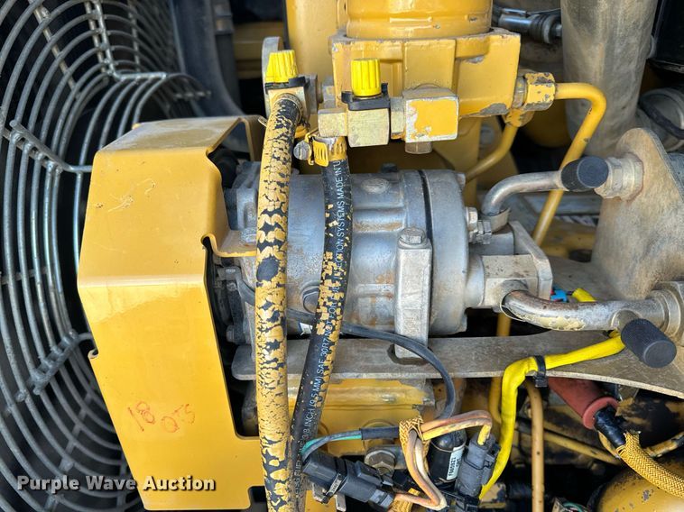 image for item NM9287 2005 Caterpillar 953C track loader