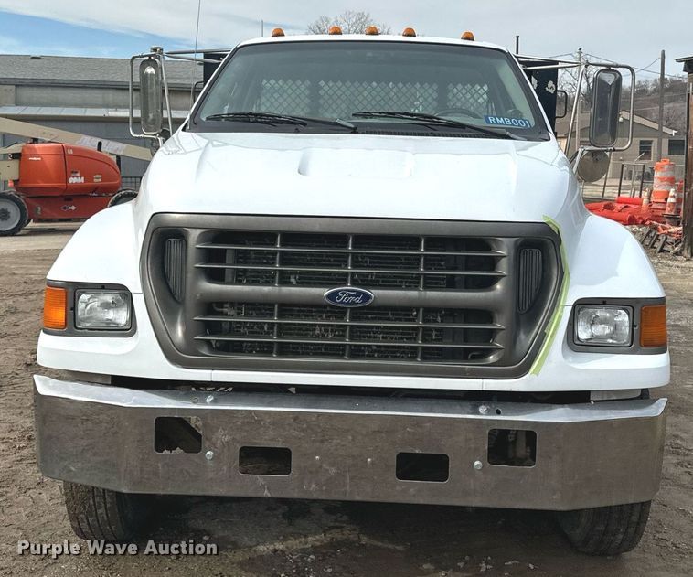 image for item NN9484 2000 Ford  F650 dump flatbed truck