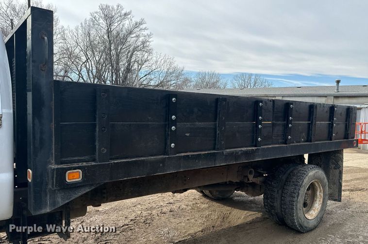 image for item NN9484 2000 Ford  F650 dump flatbed truck