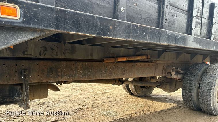 image for item NN9484 2000 Ford  F650 dump flatbed truck