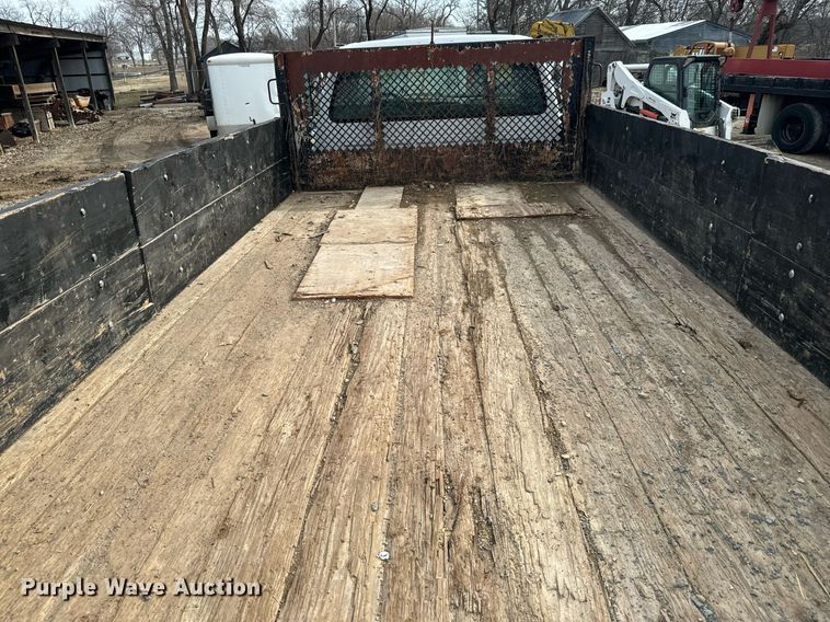 image for item NN9484 2000 Ford  F650 dump flatbed truck