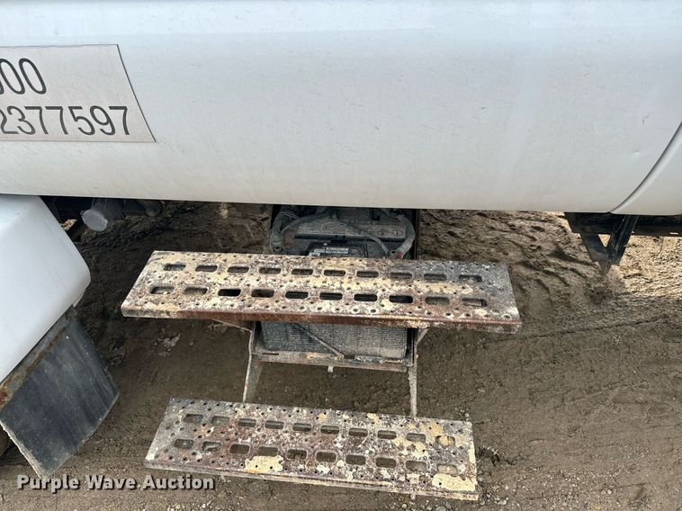 image for item NN9484 2000 Ford  F650 dump flatbed truck