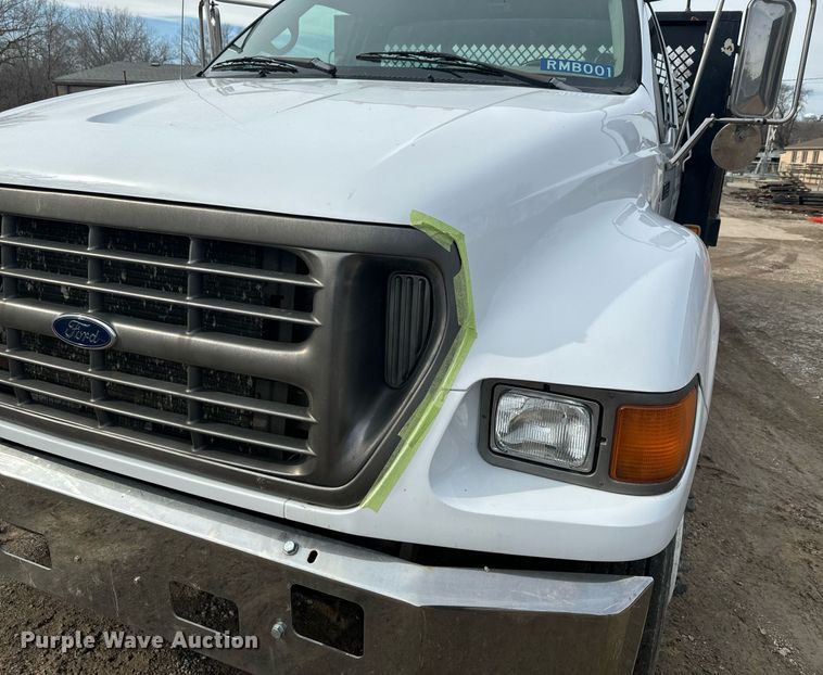 image for item NN9484 2000 Ford  F650 dump flatbed truck