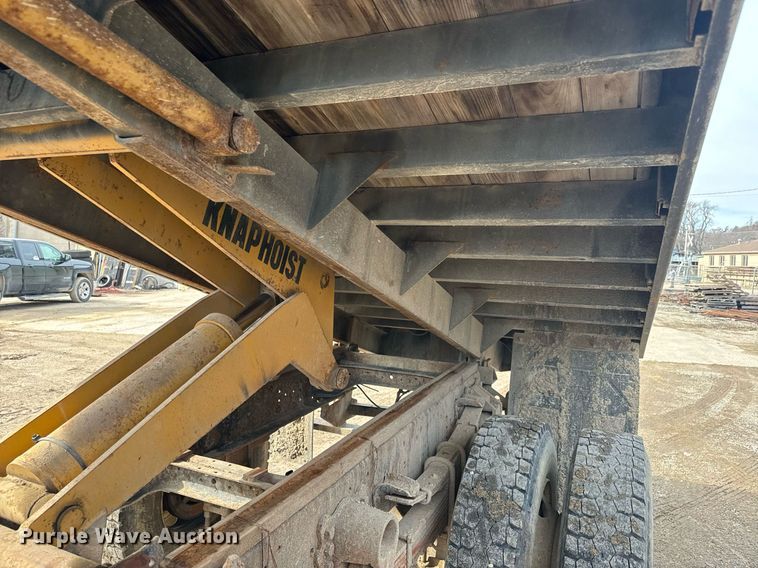 image for item NN9484 2000 Ford  F650 dump flatbed truck