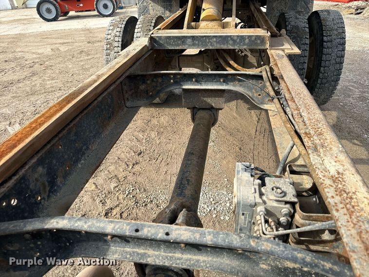 image for item NN9484 2000 Ford  F650 dump flatbed truck