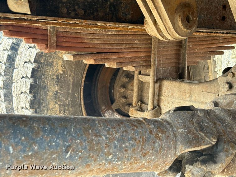 image for item NN9484 2000 Ford  F650 dump flatbed truck