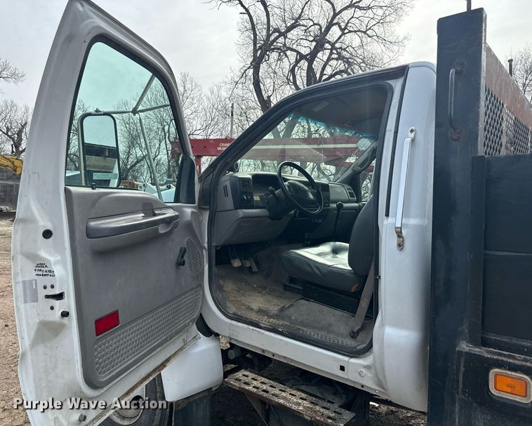 image for item NN9484 2000 Ford  F650 dump flatbed truck