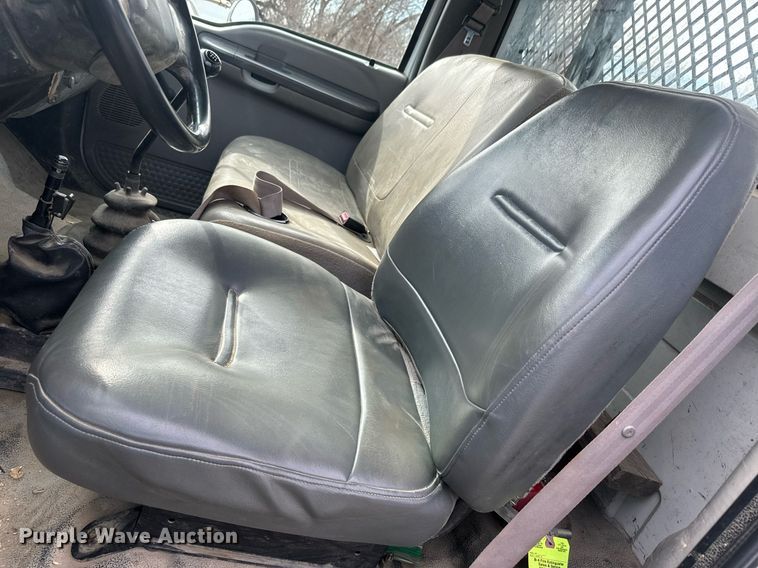 image for item NN9484 2000 Ford  F650 dump flatbed truck