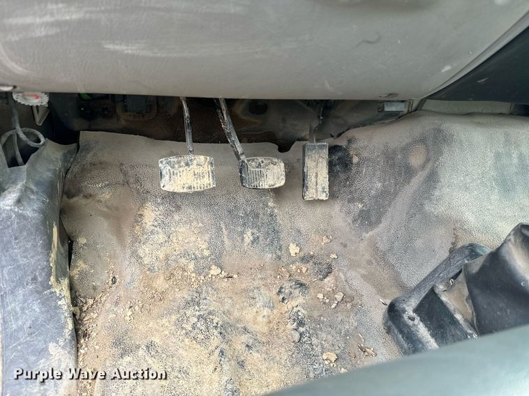 image for item NN9484 2000 Ford  F650 dump flatbed truck