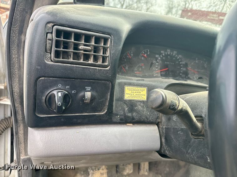 image for item NN9484 2000 Ford  F650 dump flatbed truck