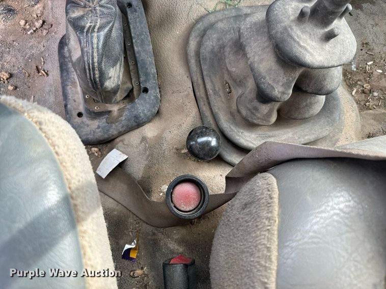 image for item NN9484 2000 Ford  F650 dump flatbed truck