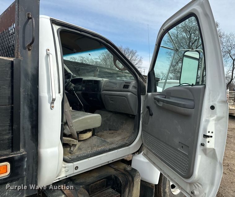 image for item NN9484 2000 Ford  F650 dump flatbed truck