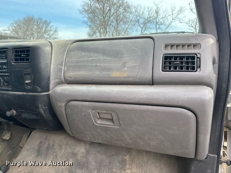 image for item NN9484 2000 Ford  F650 dump flatbed truck