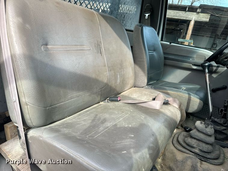 image for item NN9484 2000 Ford  F650 dump flatbed truck