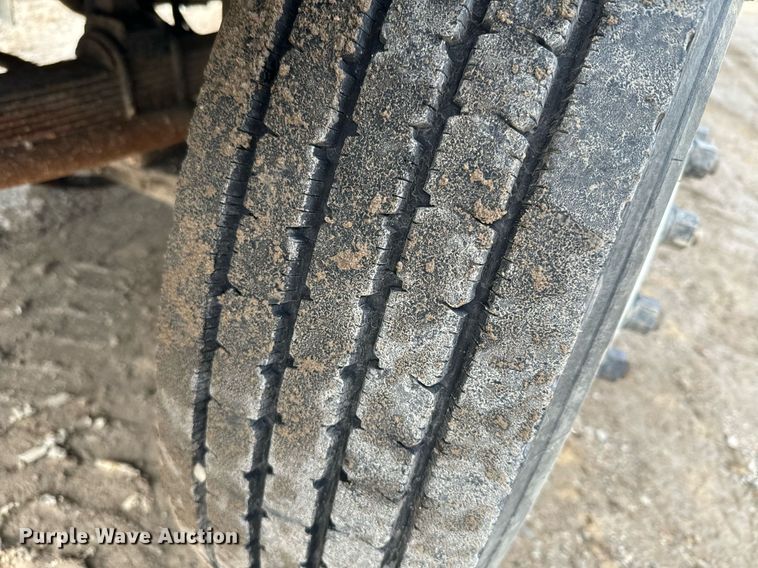 image for item NN9484 2000 Ford  F650 dump flatbed truck