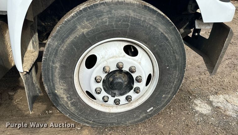 image for item NN9484 2000 Ford  F650 dump flatbed truck