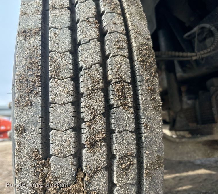 image for item NN9484 2000 Ford  F650 dump flatbed truck