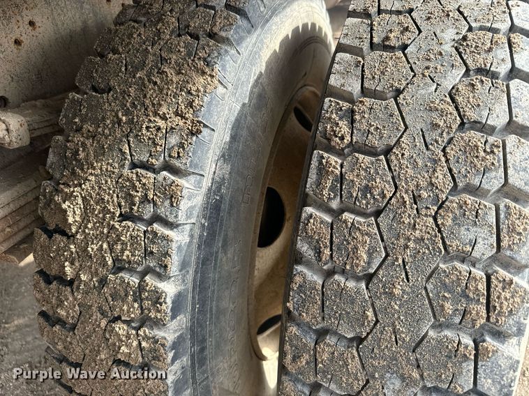 image for item NN9484 2000 Ford  F650 dump flatbed truck