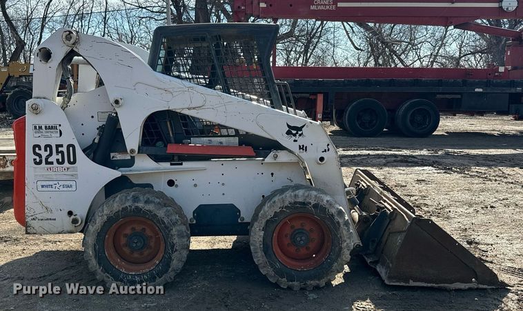 image for item NN9487 2005 Bobcat S250 skid steer loader