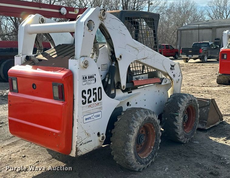 image for item NN9487 2005 Bobcat S250 skid steer loader