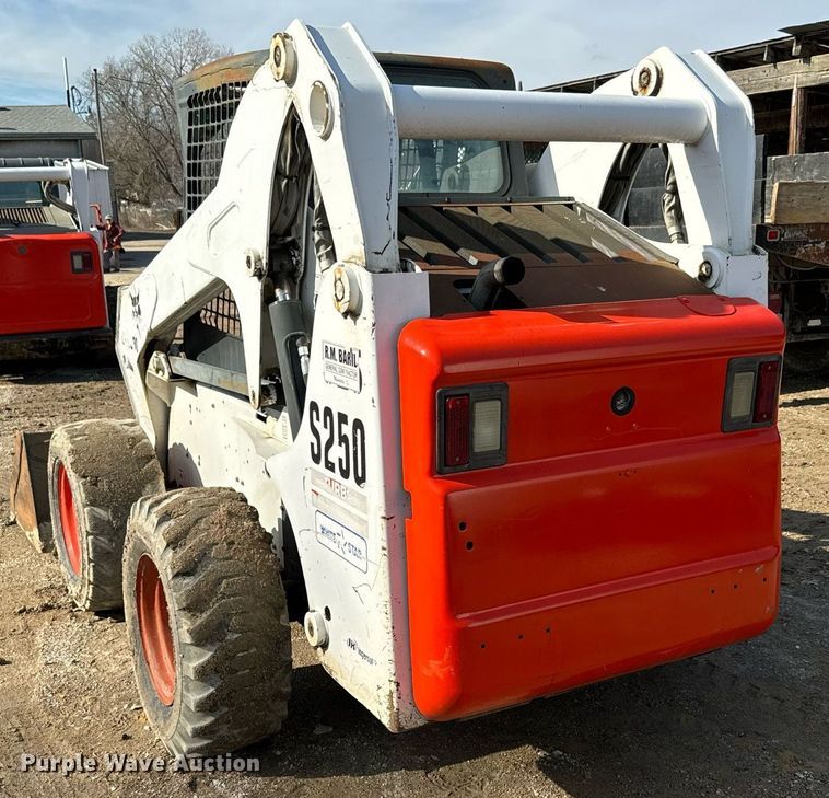 image for item NN9487 2005 Bobcat S250 skid steer loader