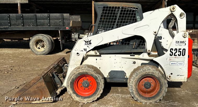 image for item NN9487 2005 Bobcat S250 skid steer loader