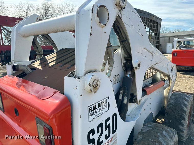 image for item NN9487 2005 Bobcat S250 skid steer loader