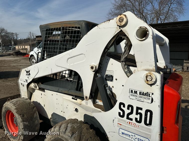 image for item NN9487 2005 Bobcat S250 skid steer loader
