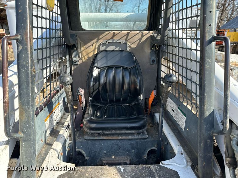 image for item NN9487 2005 Bobcat S250 skid steer loader