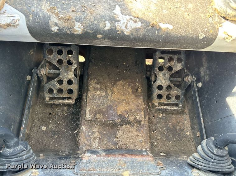 image for item NN9487 2005 Bobcat S250 skid steer loader