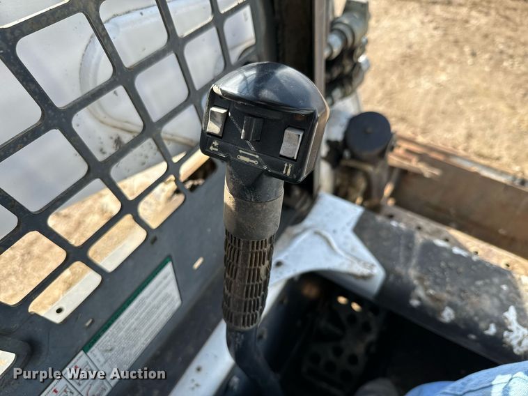 image for item NN9487 2005 Bobcat S250 skid steer loader