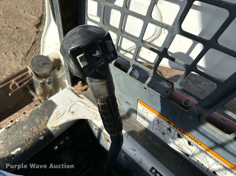 image for item NN9487 2005 Bobcat S250 skid steer loader