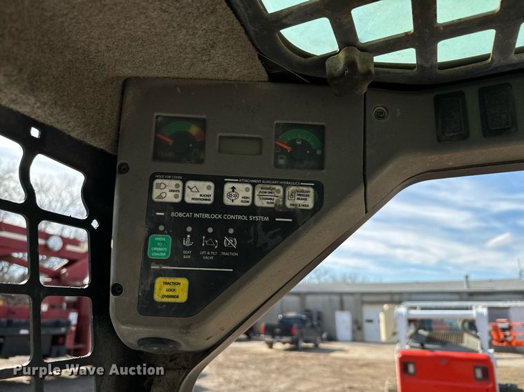 image for item NN9487 2005 Bobcat S250 skid steer loader