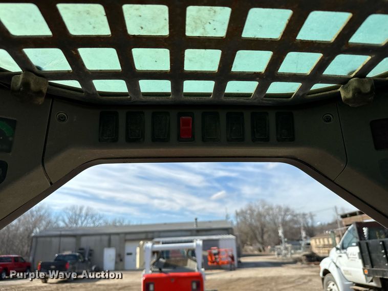 image for item NN9487 2005 Bobcat S250 skid steer loader