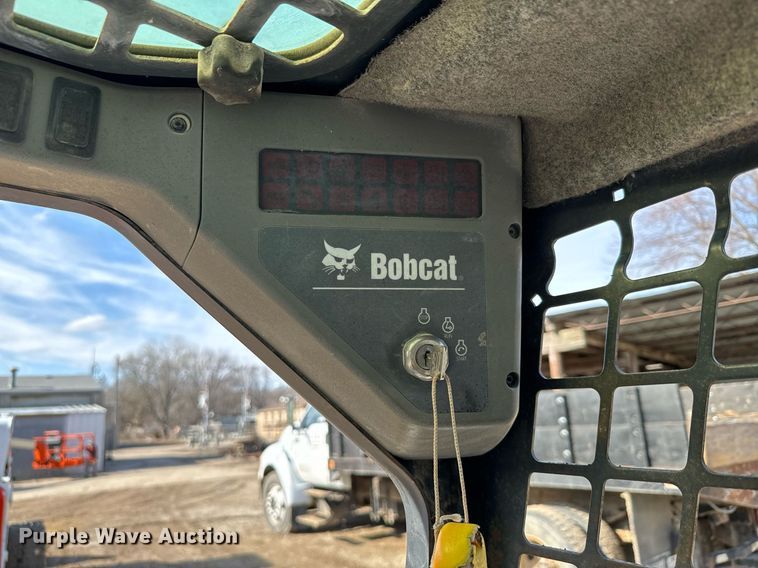 image for item NN9487 2005 Bobcat S250 skid steer loader