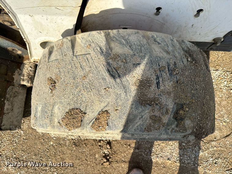 image for item NN9487 2005 Bobcat S250 skid steer loader