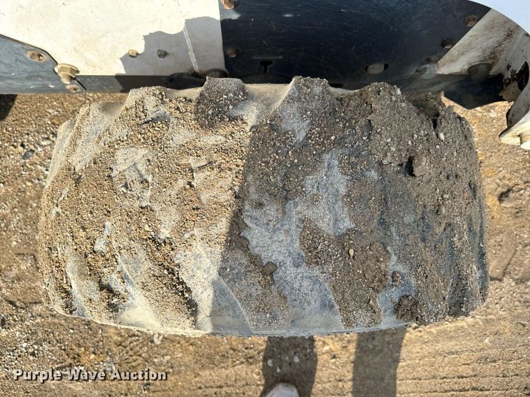 image for item NN9487 2005 Bobcat S250 skid steer loader