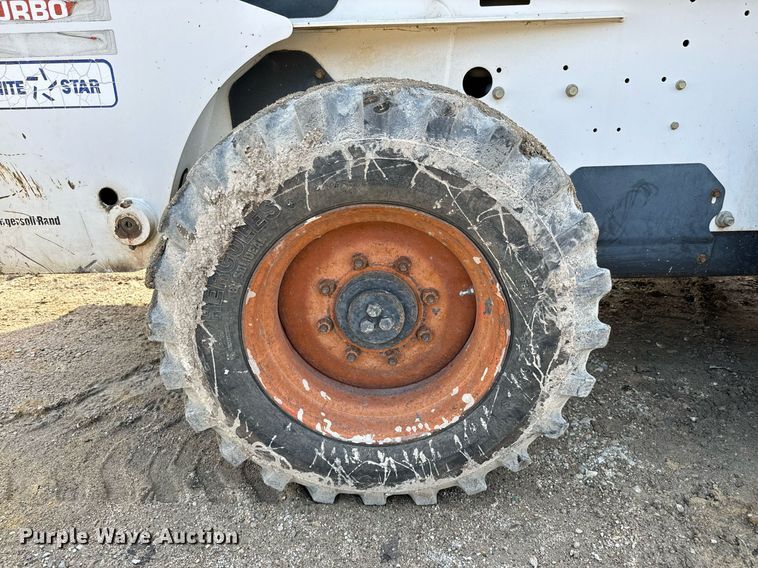 image for item NN9487 2005 Bobcat S250 skid steer loader
