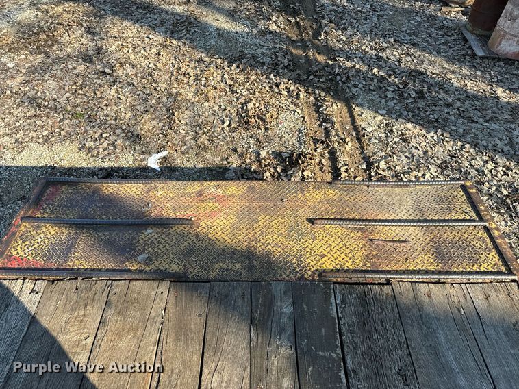 image for item NN9492 1995 Mustang tilt deck equipment trailer