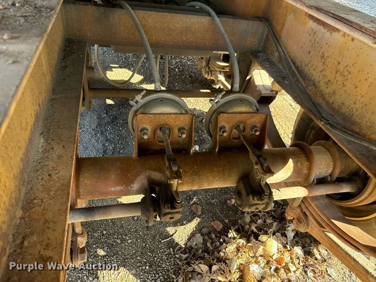 image for item NN9492 1995 Mustang tilt deck equipment trailer